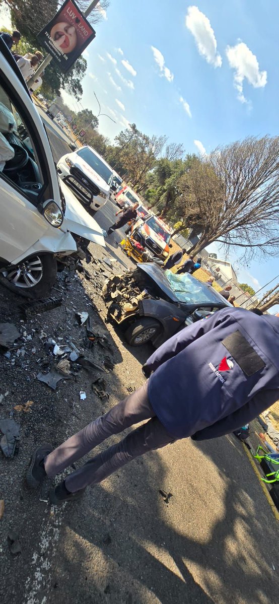 visiontactical's tweet image. Motor Vehicle Collision | Van Buuren Road 🚑
A serious head-on collision occurred on Van Buuren Road, leaving multiple patients injured.
Emergency medical teams from various services worked together to stabilise the injured on scene.
🚗 One patient was trapped in the wreckage…
