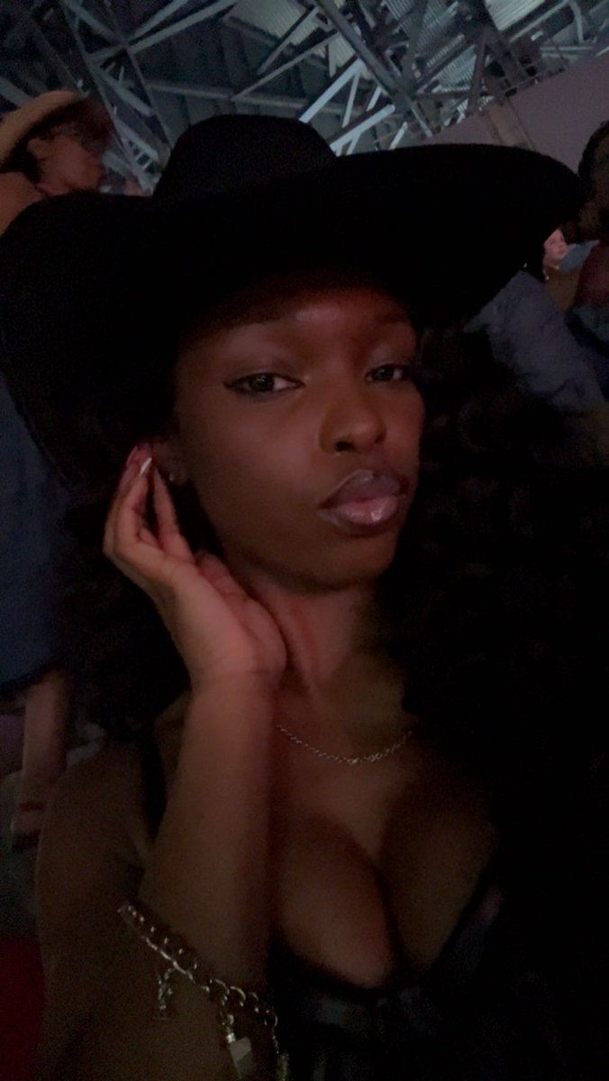 Sweet_Keee's tweet photo. #OLANDRIA vibes 💃🏽 https://t.co/MPHNn9dn89