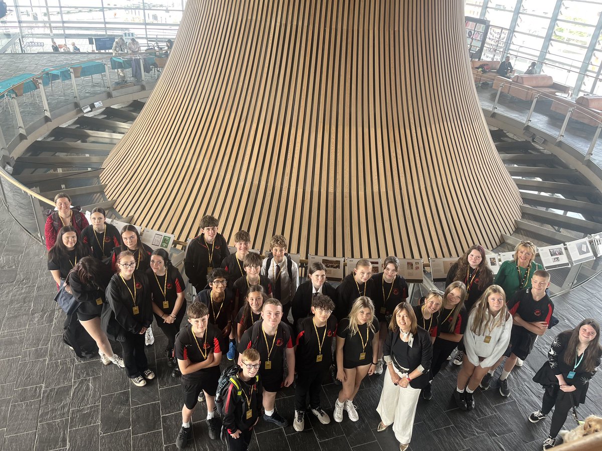 crickhowellhs's tweet image. Student Council at the Senedd today! Diolch @DoddsJane, @PrifWeinidog and @MarkDrakeford for talking to students and making us welcome. We had debate in the Pierhead Building and a talk about Welsh politics. Diolch Richard for showing us around. ππ΄σ §σ ’σ ·σ ¬σ ³σ Ώ @SeneddWales #learnervoice
