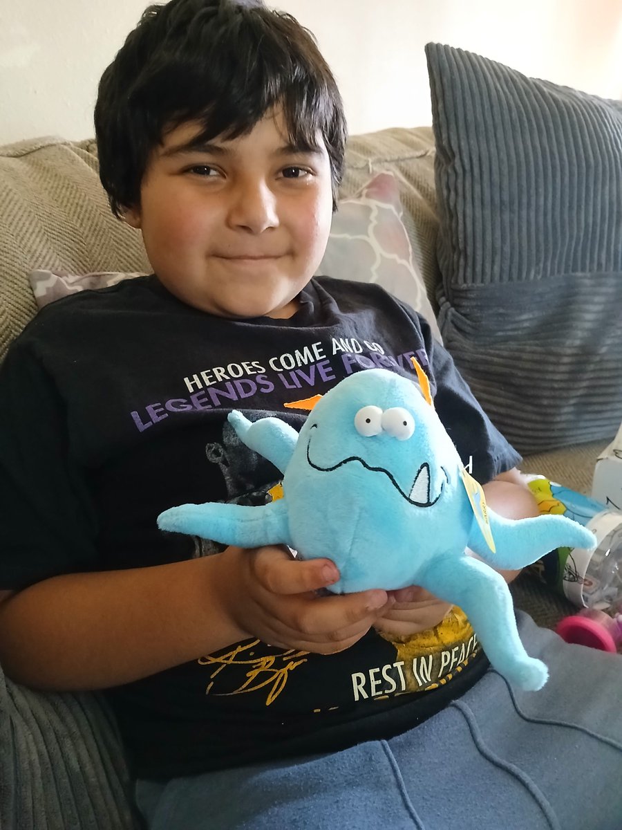 TeamNEGU's tweet image. Wemner, we’re SO excited to see you received one of our #NEGU Buddies #JoyJars! 🎉 We hope it filled your day with joy, laughter, and big smiles! These special Buddies were made just for Courageous Kids like YOU who are bravely fighting cancer. We NEGU for you, Wemner! 💪💙
