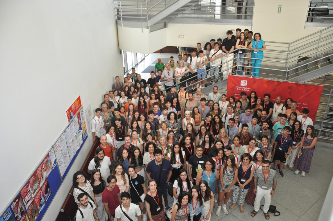 CanalUGR's tweet photo. 🟢 La fase local de Andalucía, Ceuta y Melilla gana el primer premio en la I Fase Nacional del concurso "Avatar. Descubriendo la estadística en el país de los datos"

👥 El premio ha sido otorgado en la categoría de 3º y 4º de la ESO

😃 ¡Enhorabuena!

ℹ️ https://t.co/VEL2ffzk0E https://t.co/7nGQlEKen5