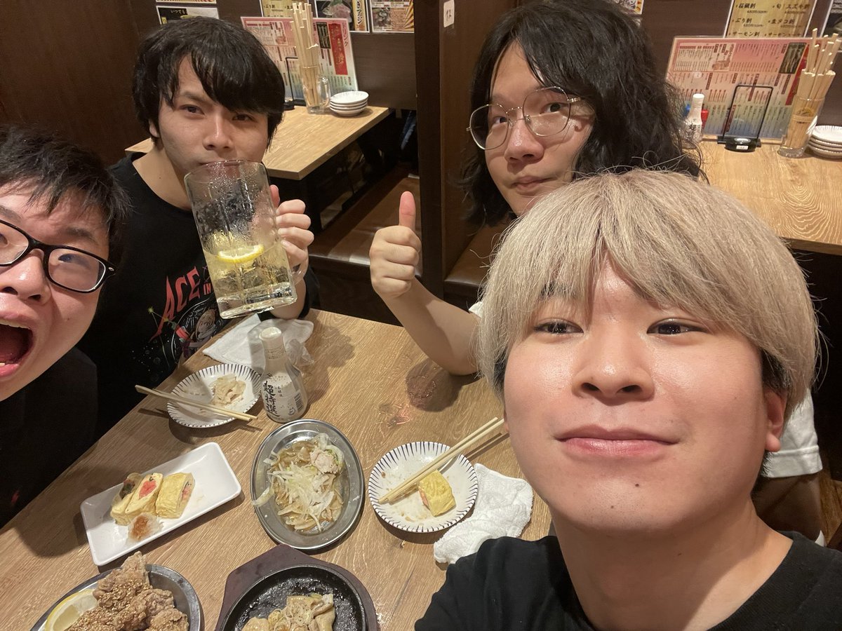 Reject部屋で練習した後にLeshar、ヒビキさん、こばやんとご飯！
Lesharがご馳走してくれた😳