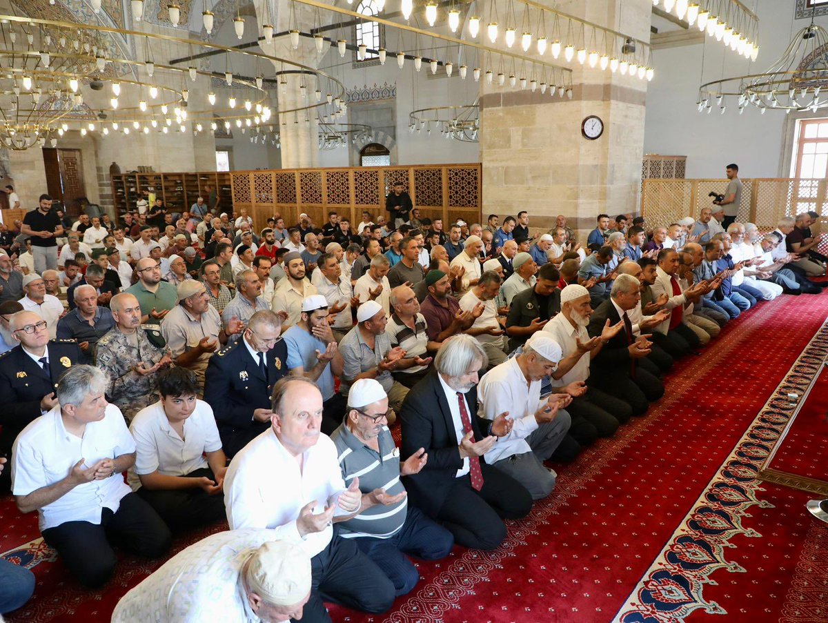 15 Temmuz Destanının yıl dönümünde 
ilimizde düzenlenen programlara katıldık.
Şehitlerimizi rahmet ve minnetle anıyor 
gazilerimize sağlıklı bir ömür diliyoruz.