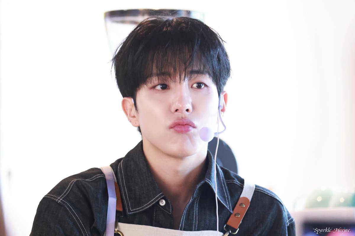 Sparkle_Heejae's tweet photo. 250712 상하이 counting stars cafe event 

😘😘😘

#세븐어스 #희재   #SEVENUS #HEEJAE https://t.co/AxTIg30mQK