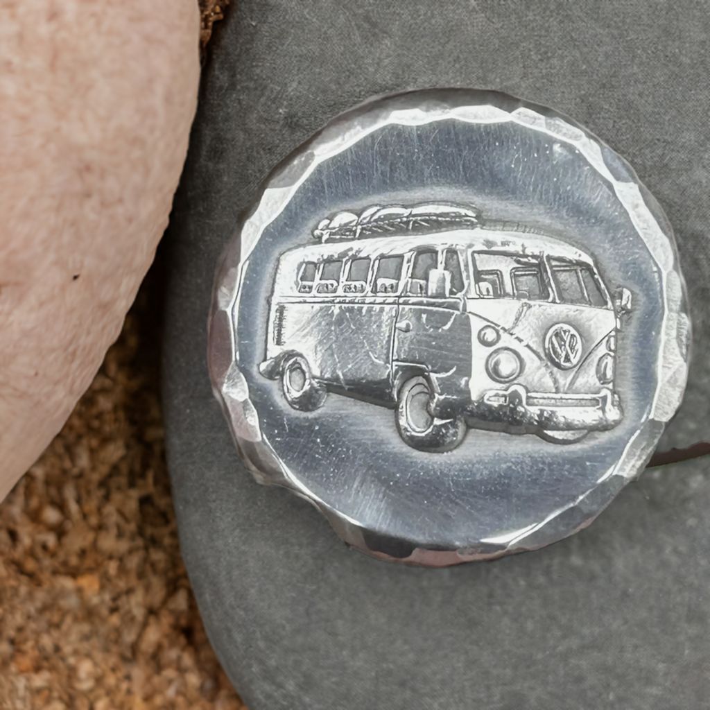 InfoScottish's tweet photo. Ever wanted to own a piece of silver that’s cooler than your dad’s old campervan? Well, here it is: the 2 Troy oz Solid Silver VW Campervan Round, 999 Fine Silver Handmade Coin!
https://t.co/SPIrmuHJJt
#2oz #bullion #campervan https://t.co/2d0sGQU8K6
