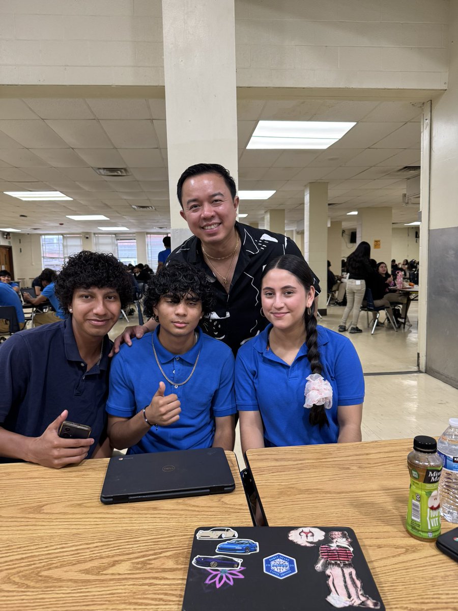 teach2dfuture's tweet image. It has been so rewarding to get into the habit of regularly checking in with our students during the regular school year and our summer school program. Taking time for casual conversations helps us understand how our students feel.
Proud of my scholars! @HighPointHigh 🦅💙💛