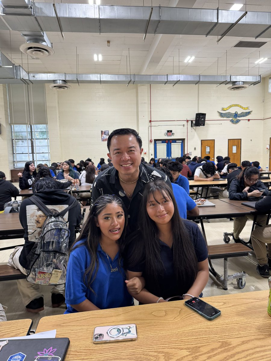 teach2dfuture's tweet image. It has been so rewarding to get into the habit of regularly checking in with our students during the regular school year and our summer school program. Taking time for casual conversations helps us understand how our students feel.
Proud of my scholars! @HighPointHigh 🦅💙💛