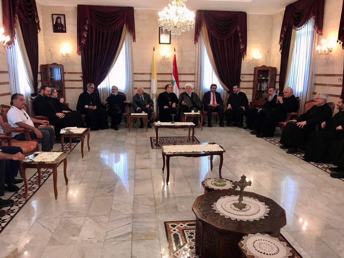 زرنا الدكتور انطوان خوري و انا دير المخلّص في جون حيث قدّمنا التهاني إلى الرئيس العام المنتخب للرهبنة الباسيلية المخلصية الأرشمندريت أنطوان رزق والمدبّرين الجدد متمنيين للهيئه الادارية الجديدة و للرهبنة المخلصية دوام النجاح و التقدم لما فيه خير الكنيسة الملكية و المجتمع.