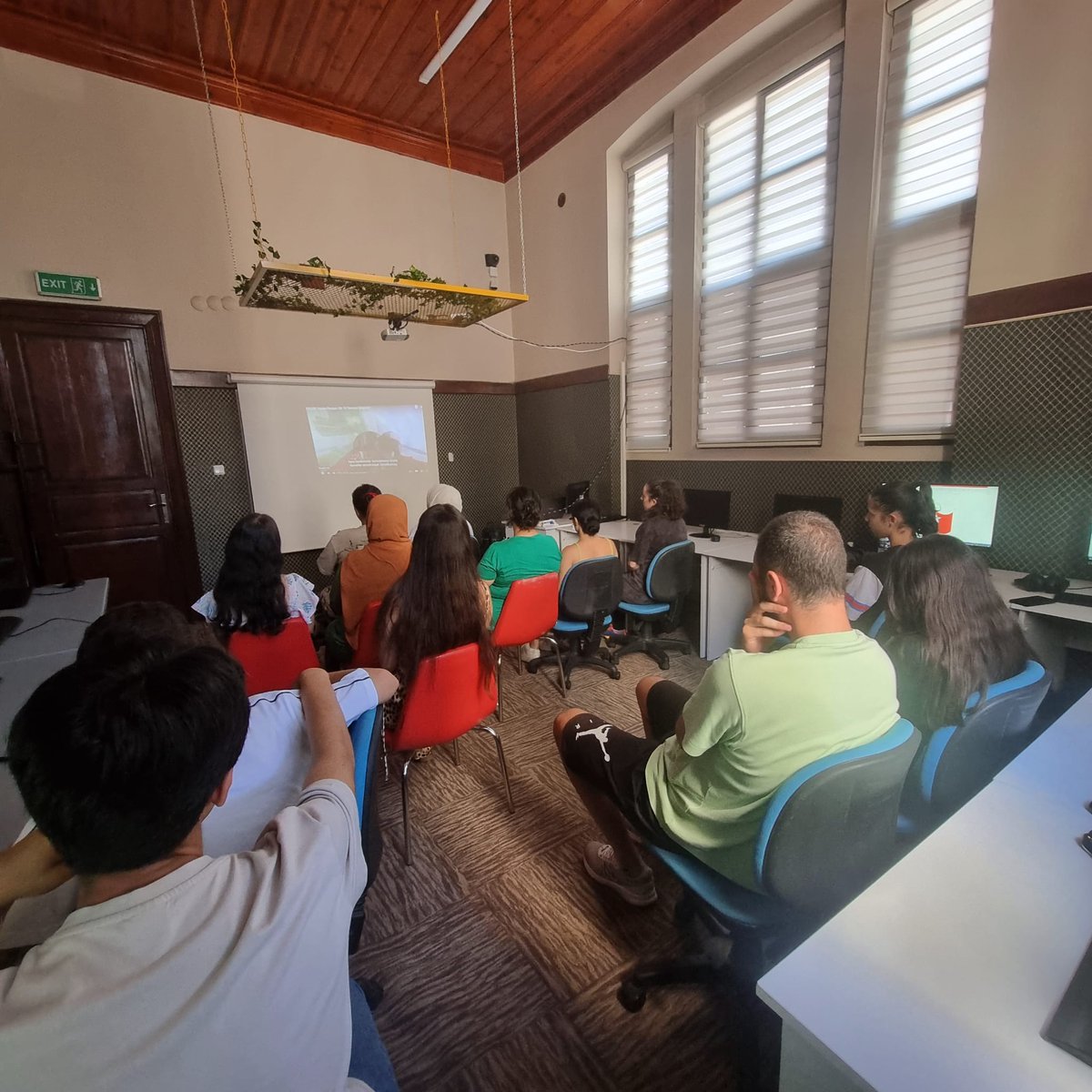 Eğitimlere katılan gençlere #15TemmuzMilletinZaferi belgeselleri ile sunumlar yapıldı.
#MilletinDestanı 
#ZaferinAdıTürkiye