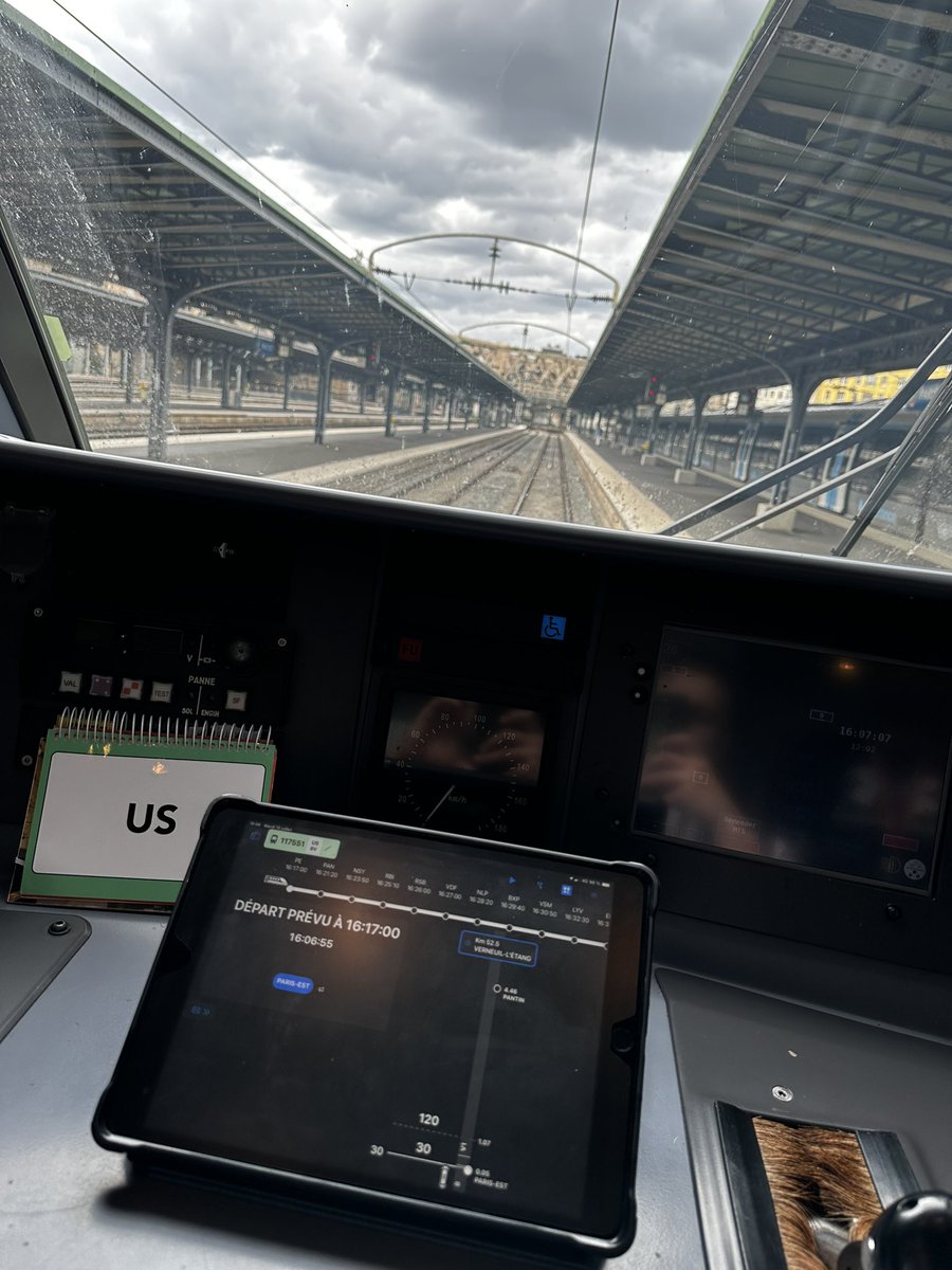 🌙 Mardi soir sur l’axe #Paris <> #Provins !
👨‍🏫 Ce soir je suis accompagné de mon apprenti conducteur 🚆
🎯 Sécurité, transmission &amp; bonne humeur comme toujours !
📍À votre service jusqu’à la fin de soirée 🙋‍♂️
<a href="/LIGNEP_SNCF/">Ligne P</a> <a href="/UsagersProvins/">Collectif LigneP Paris Provins</a> #SNCF #TeamPedagogie