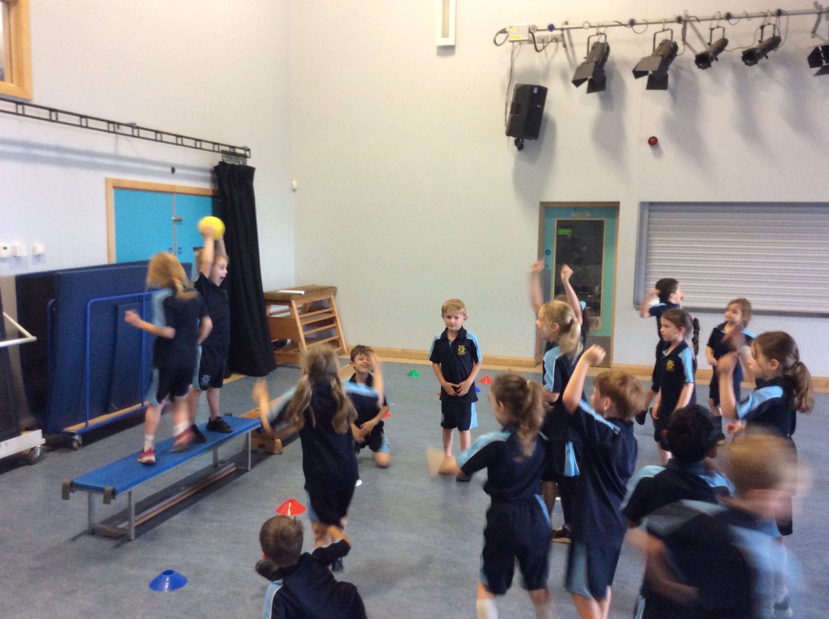 HambrookSchool's tweet photo. This afternoon #Hambrook1 and #Hambrook2 enjoyed their Inter-House competition playing Benchball! They took on the challenge of learning a new game and did an amazing job showing teamwork, resilience and sportsmanship throughout! π https://t.co/QJF7OuipQM