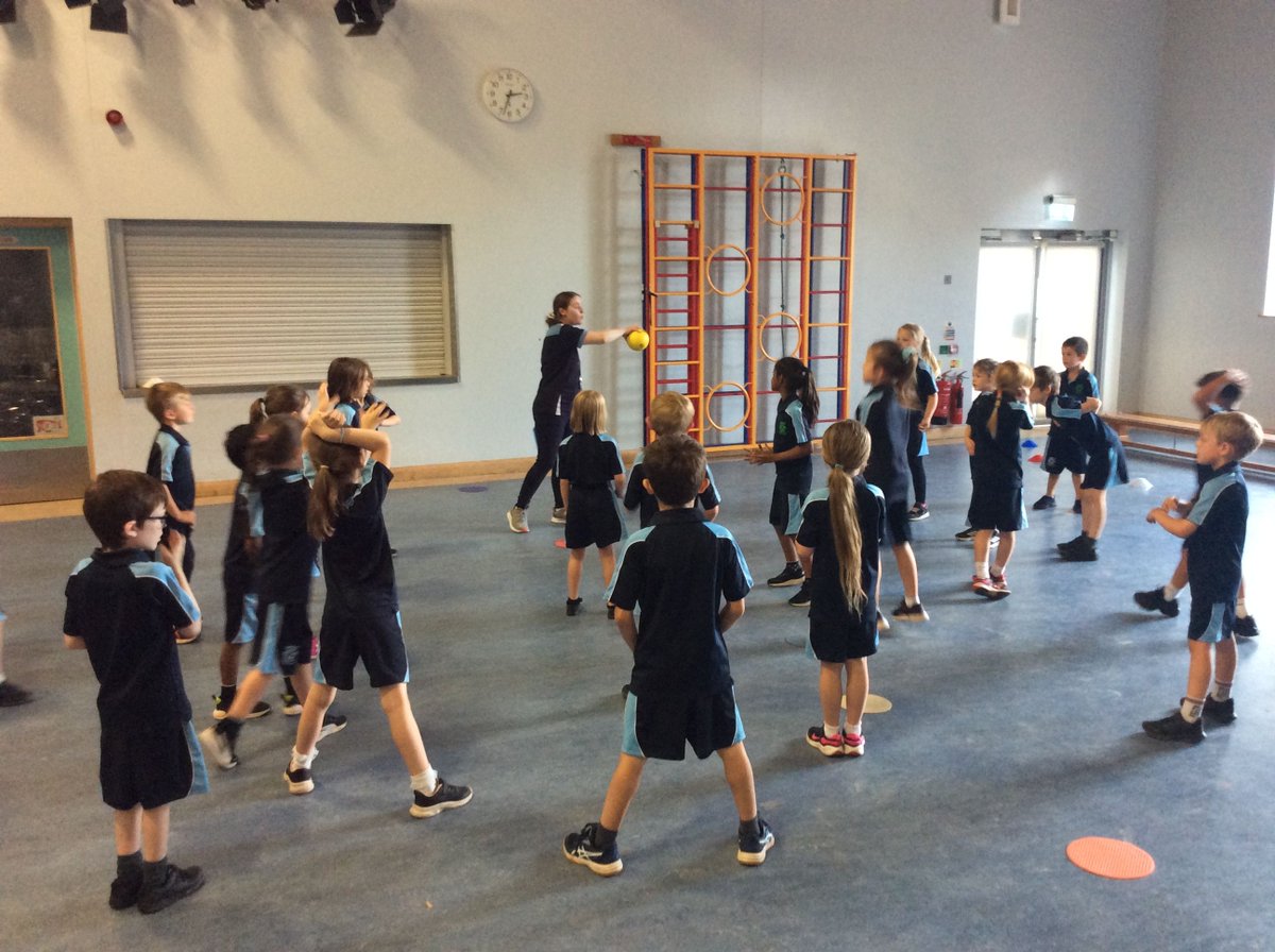 HambrookSchool's tweet photo. This afternoon #Hambrook1 and #Hambrook2 enjoyed their Inter-House competition playing Benchball! They took on the challenge of learning a new game and did an amazing job showing teamwork, resilience and sportsmanship throughout! π https://t.co/QJF7OuipQM
