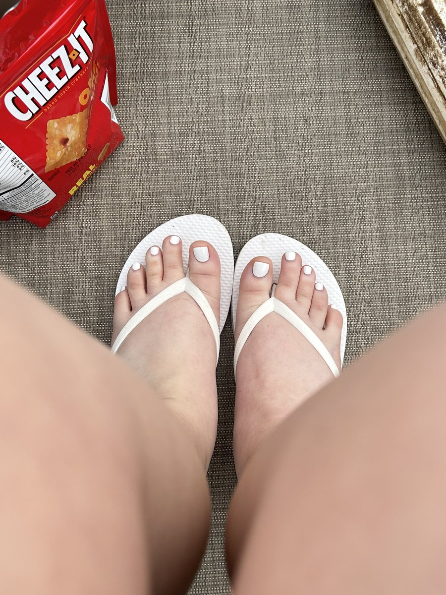 AJinbloom's tweet photo. More from the lake 🤭  if you like what you see you know what to do 🤑
#footfetısh #findom #cashapp #footworship https://t.co/NgA6oHjWys