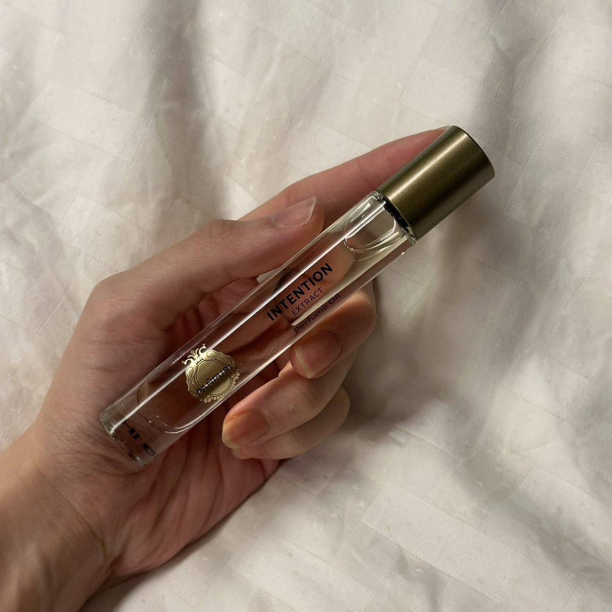 tamjaichunbkk's tweet photo. panpuri ออก perfume oil มาใหม่ packaging สวยมาก รอบนี้กลิ่นจะเน้นไปทางหอมธรรมชาติ ใช้แล้วรู้สึกผ่อนคลาย รู้สึกสงบ เหมาะใช้ในวันหยุด วันที่อยากพักจากเรื่องงานและความวุ่นวายต่างๆ https://t.co/cJyp0KEBPz