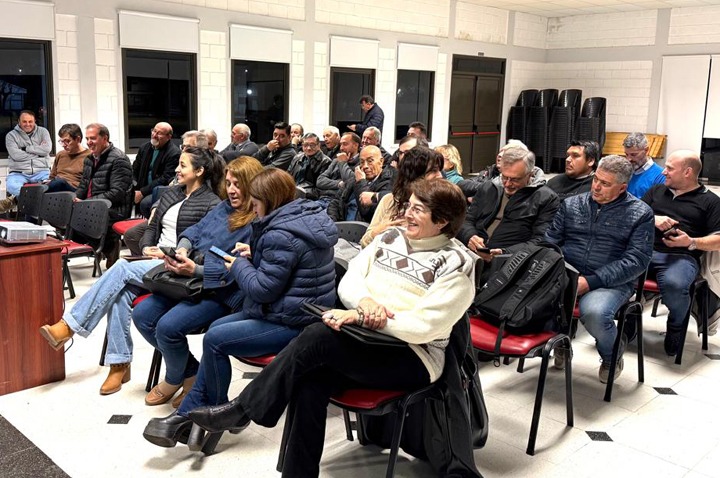 📌 Nuevo informe mensual de UCELCA en el Consejo Regional del Centro
El viernes 11 de julio, en Calchín, nuestra presidenta Mónica Fonti participó de una nueva reunión, compartiendo los avances y temas prioritarios para nuestra institución.
👇Nota completa
ucelca.coop.ar/nuevo-informe-…
