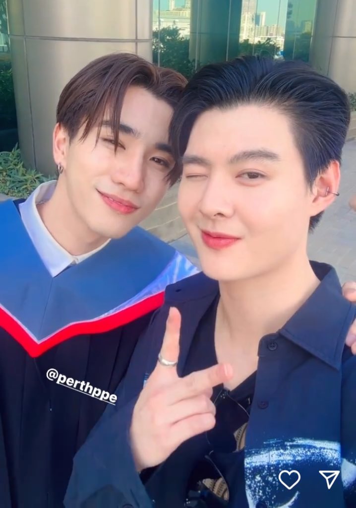 PS_OfficialTH's tweet photo. รูปคู่ล่าสุด 😔✌🏻 https://t.co/PoIaZBZiJn