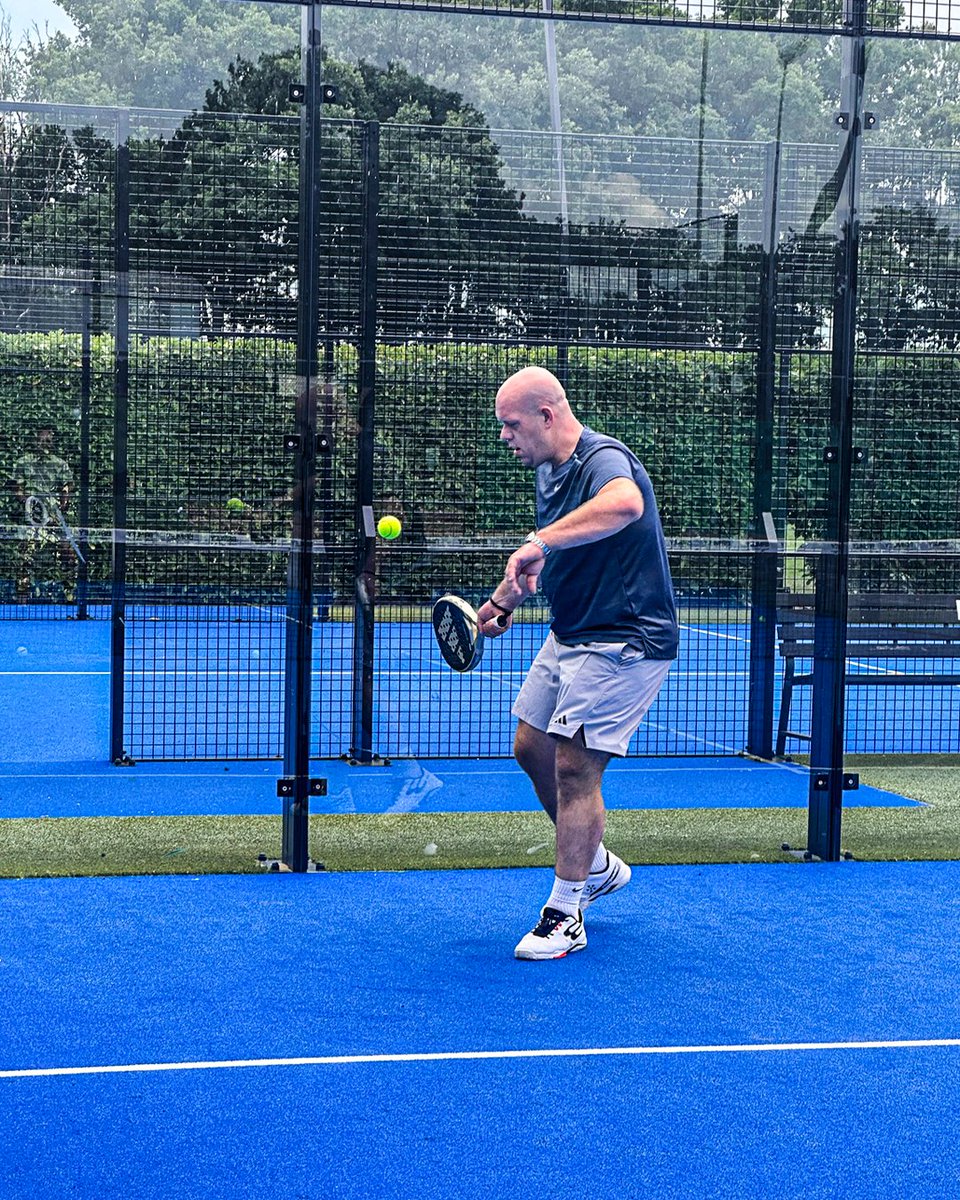 MvG180's tweet image. 𝗧𝗿𝗮𝗶𝗻𝗶𝗻𝗴 𝗺𝗼𝗱𝗲: 𝗢𝗡. 🔋🎾
Working hard on and off the oche lately: trying to become a better version of myself every day. 💪
#padel #padeltennis #padeltime
