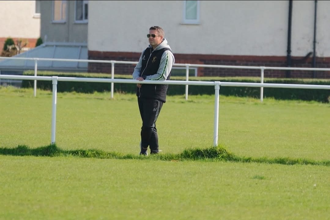 Everybody at Hurst Green would like to wish our Chairman, Simon Tipton, a very happy birthday!! 😎🎉🥳

🦅🦅