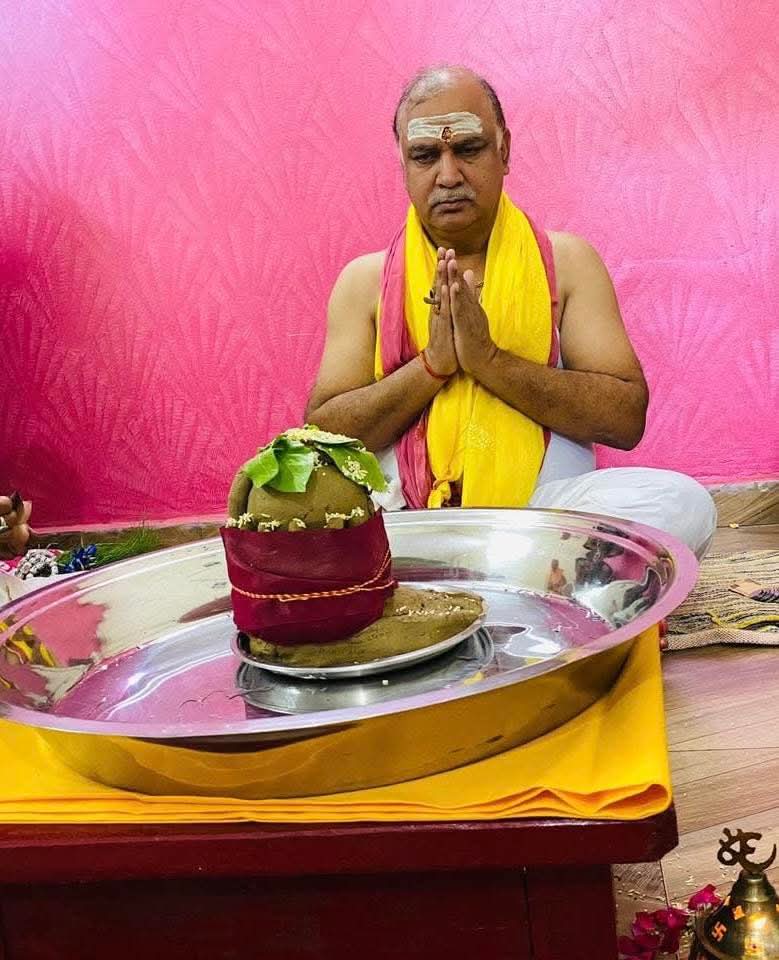 ajaypathak_guru's tweet photo. हर समय समाज के कार्य क्षेत्र में कुशल समाज सेवी भाजपा नेता श्री शैलेंद्र दुबे @ShailendraDudey जी को जन्मदिन की अनंत शुभकामनाएँ,माँ भगवती व बाबा विश्वनाथ की कृपा सदैव आप पर बनी रहें ।💐🙏
।। हर हर महादेव।।
@DkD7276 https://t.co/lJ6dEO9ApG