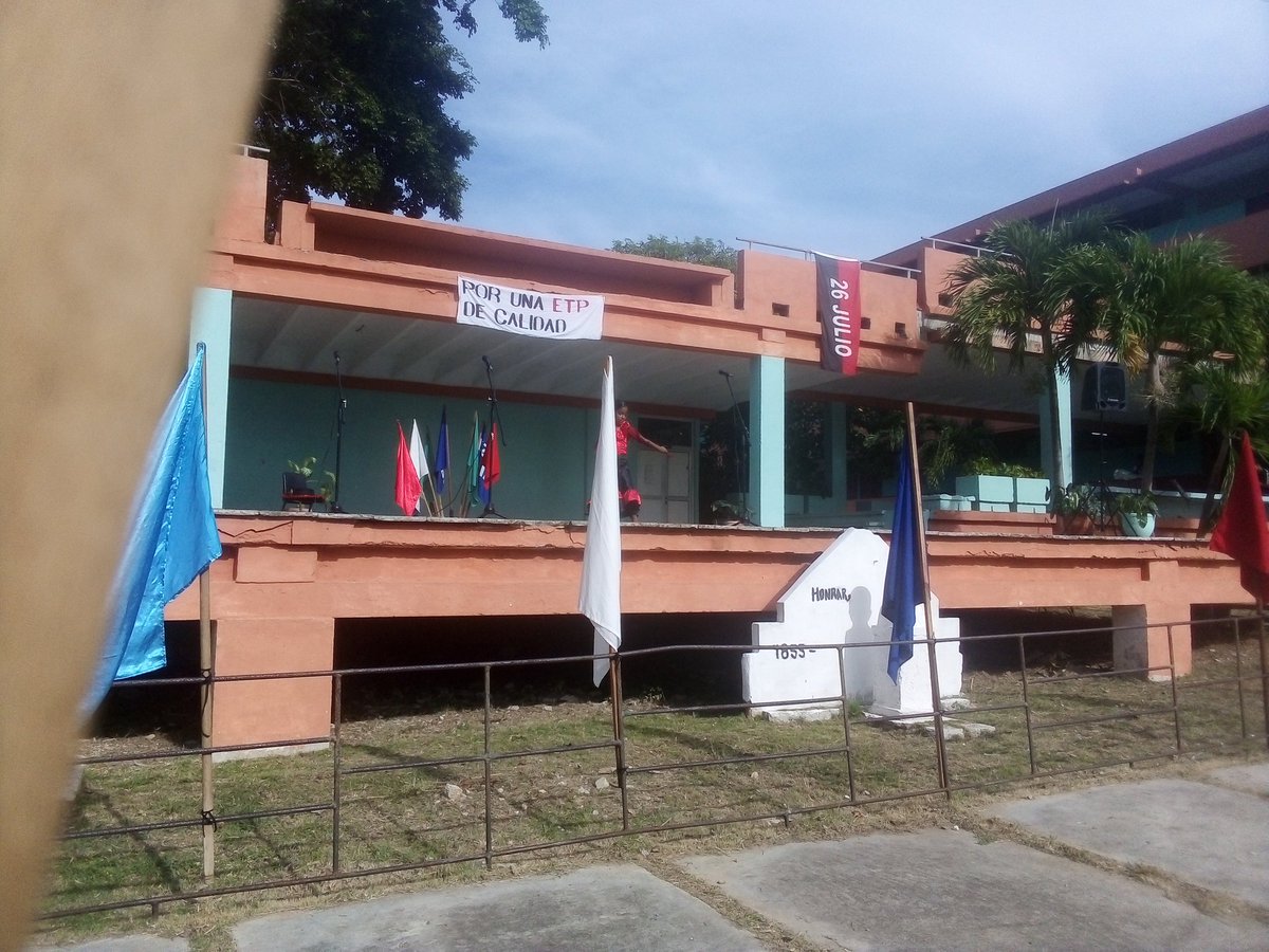 Instruir puede cualquiera, educar, solo un evangelio vivo, acto municipal de cierre de curso escolar 2024_ 2025, felicidades