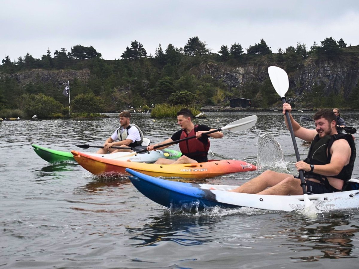 RNASCuldrose's tweet image. Healthy competition, teamwork and plenty of cold water for our @RoyalNavy phase 2 trainees last week, when they took part in water sports at Trevassack Lake #Cornwall for a @NAVYfit festival. The event was organised by LPT McMahon and lifeguards from Culdrose Sports Centre