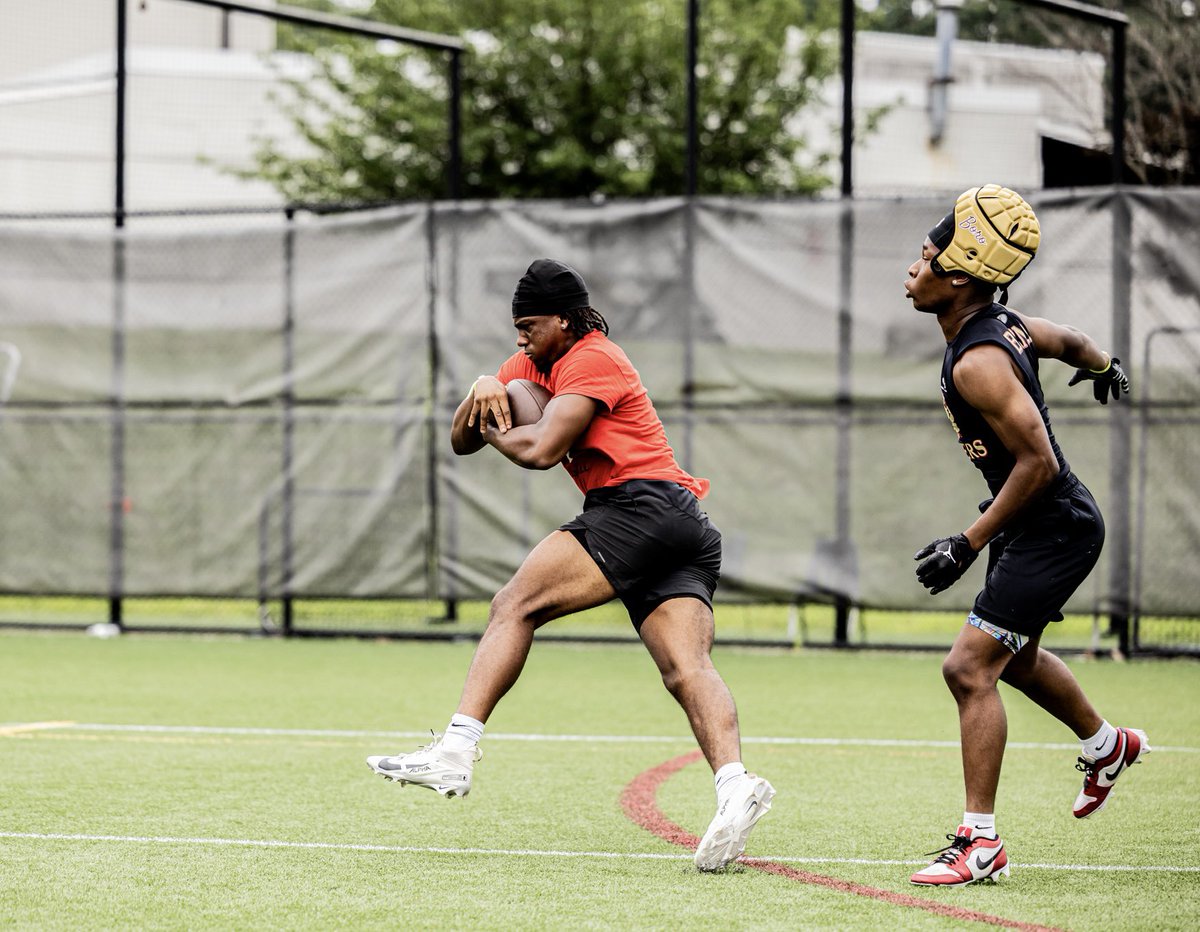 EnlowTrace45940's tweet image. Countdown to senior season! Comeback loading…👏🏾💪🏾🤘🏾🔵⚪️