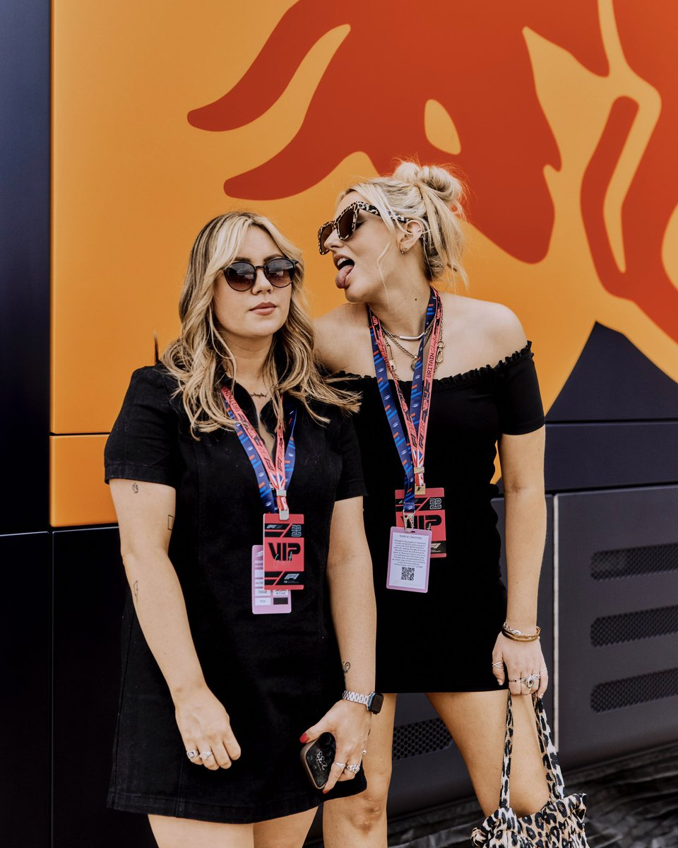 Hey besties, we’ve got loads of exciting things to share with you soon x

What do you think it is? Wrong answers only 👇