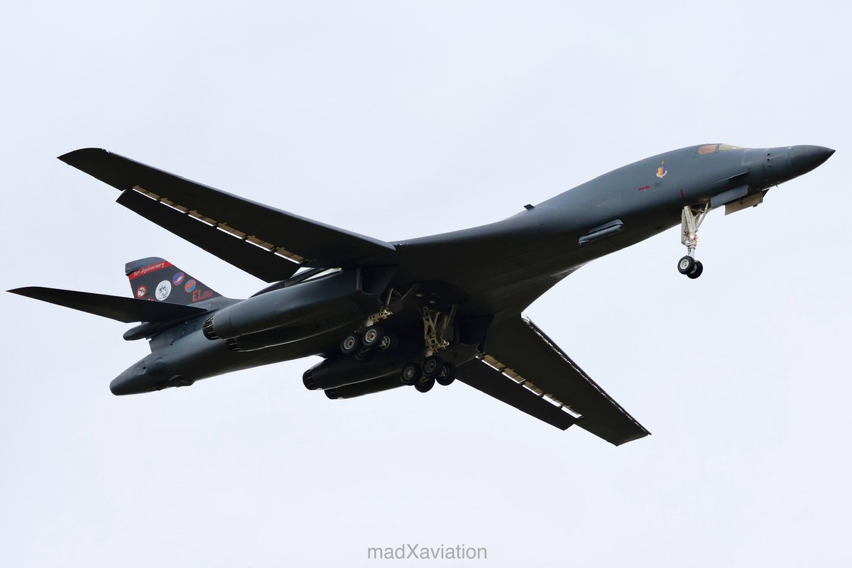 madXaviation's tweet photo. USAF B-1B Lancer landing at RAF Fairford ahead of @airtattoo 2025 with the call sign LANDO11, reg 85-0060. 15/7/25 https://t.co/zsb69hVGzV
