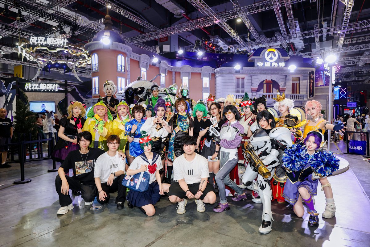 CDHuntersFacts's tweet image. Some photos from the Overwatch booth at Bilibili World 2025, China’s largest anime and gaming convention.