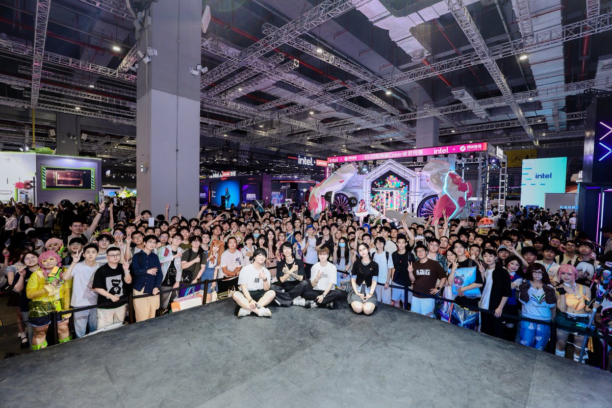 CDHuntersFacts's tweet image. Some photos from the Overwatch booth at Bilibili World 2025, China’s largest anime and gaming convention.