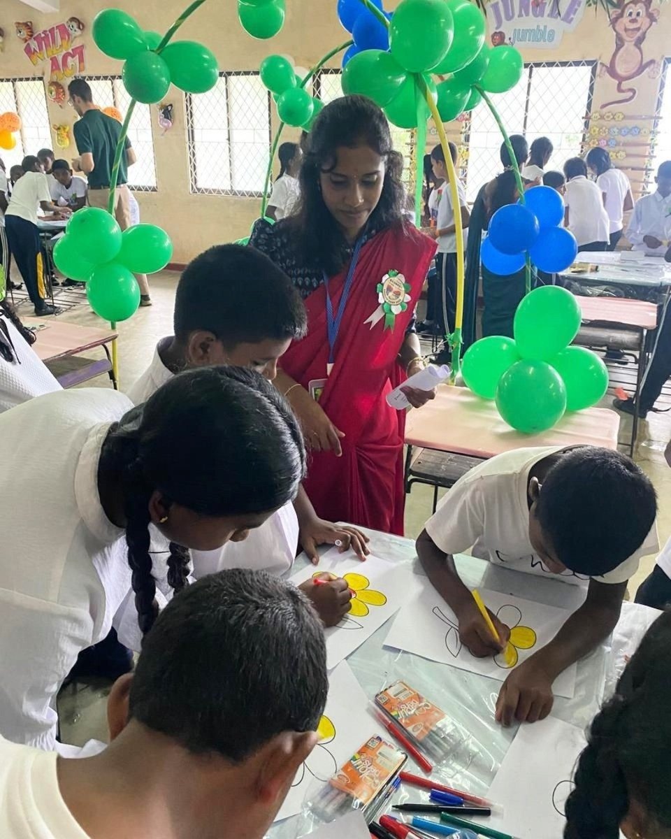PeaceCorps's tweet image. It’s World Youth Skills Day! 🙋🏽 

In Sri Lanka, Volunteers and counterparts hosted a jungle-themed English camp for language practice that turned into a joyful, community-wide effort to help students build the skills they need to be confident and successful adults. Check out the…