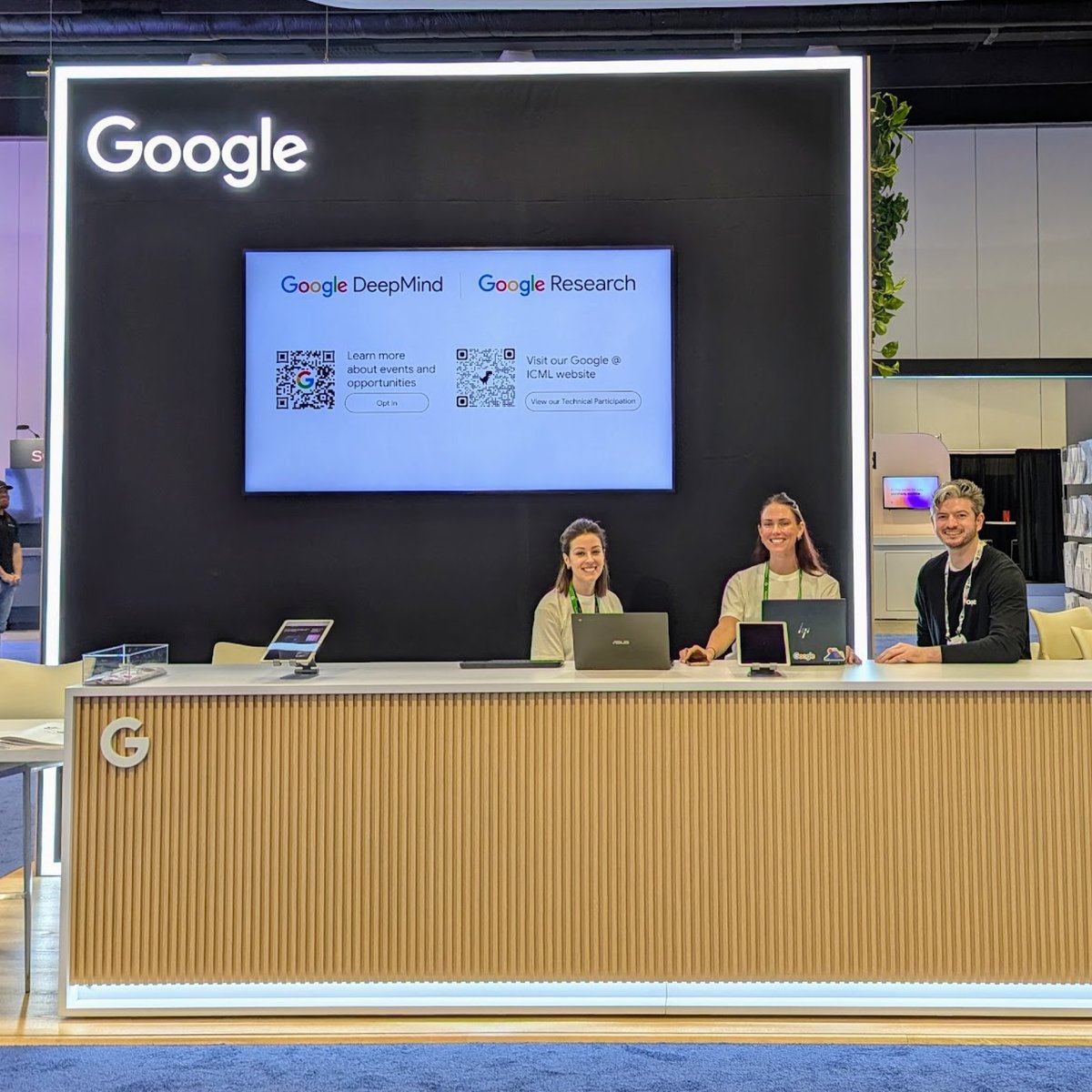 GoogleDeepMind's tweet image. Hello from #ICML2025! 👋
Together with @GoogleResearch, we’re presenting over 140 papers, as well as hosting workshops, talks and demo sessions.
Check out our schedule. →
goo.gle/3ItXUY6