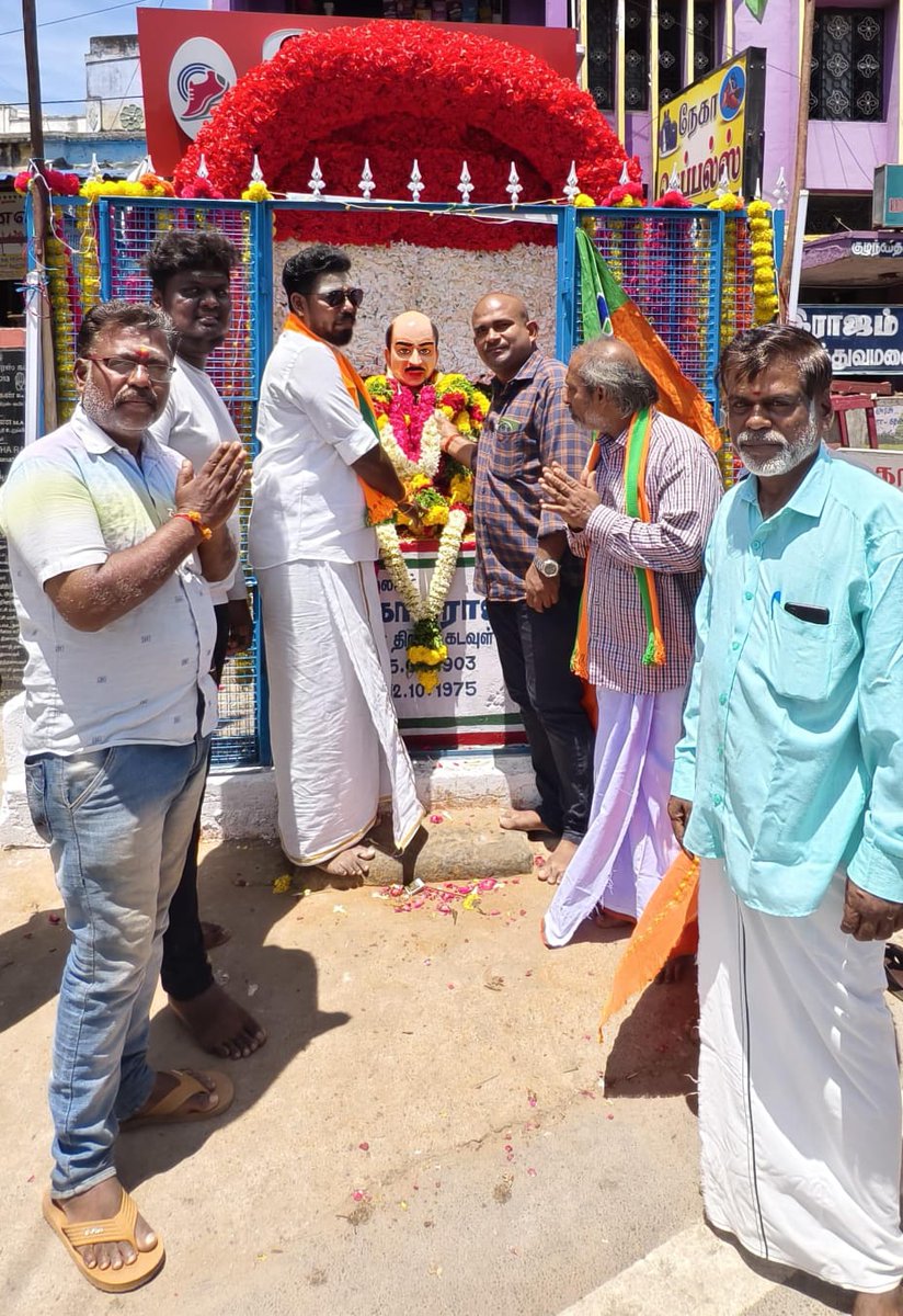 GanesanSA5's tweet photo. பாரதிய ஜனதா கட்சி ஆண்டிபட்டி நகரில் மண்டல் தலைவர் ஏற்பாட்டில் கல்வி கண் திறந்த கர்ம வீரர் திரு.#காமராஜர் அவர்களின் பிறந்தநாளையொட்டி அவரது திருவுருவ சிலைக்கு மாலை அணிவித்து மரியாதை செலுத்திய போது..🪷🚩 https://t.co/MURSzZugvS