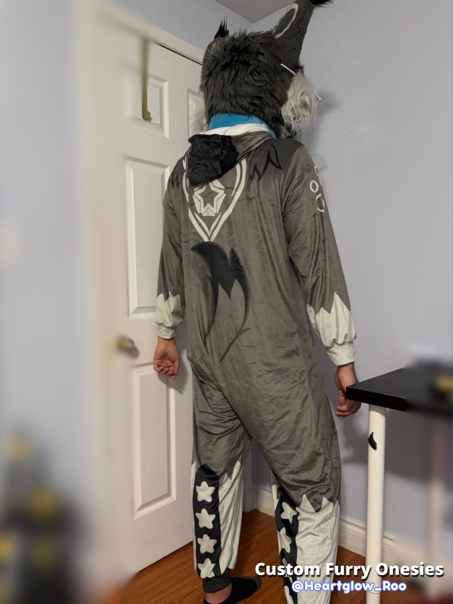 Heartglow_Roo's tweet image. Custom Fursona Onesie design for Bailey! (@Ahuizotll)
🎆Looking nice with their fursuit head!