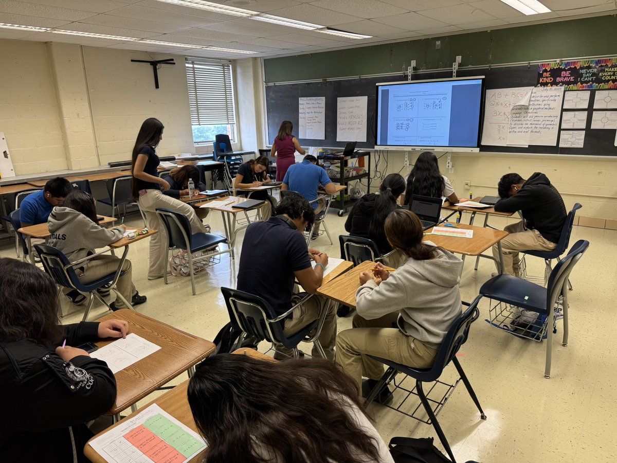 teach2dfuture's tweet image. High-quality instruction matters—even in summer school! Our students deserve the best learning experience to earn credits and advance to the next grade. Proud of our scholars working hard this summer. @HighPointHigh 💛💙🦅