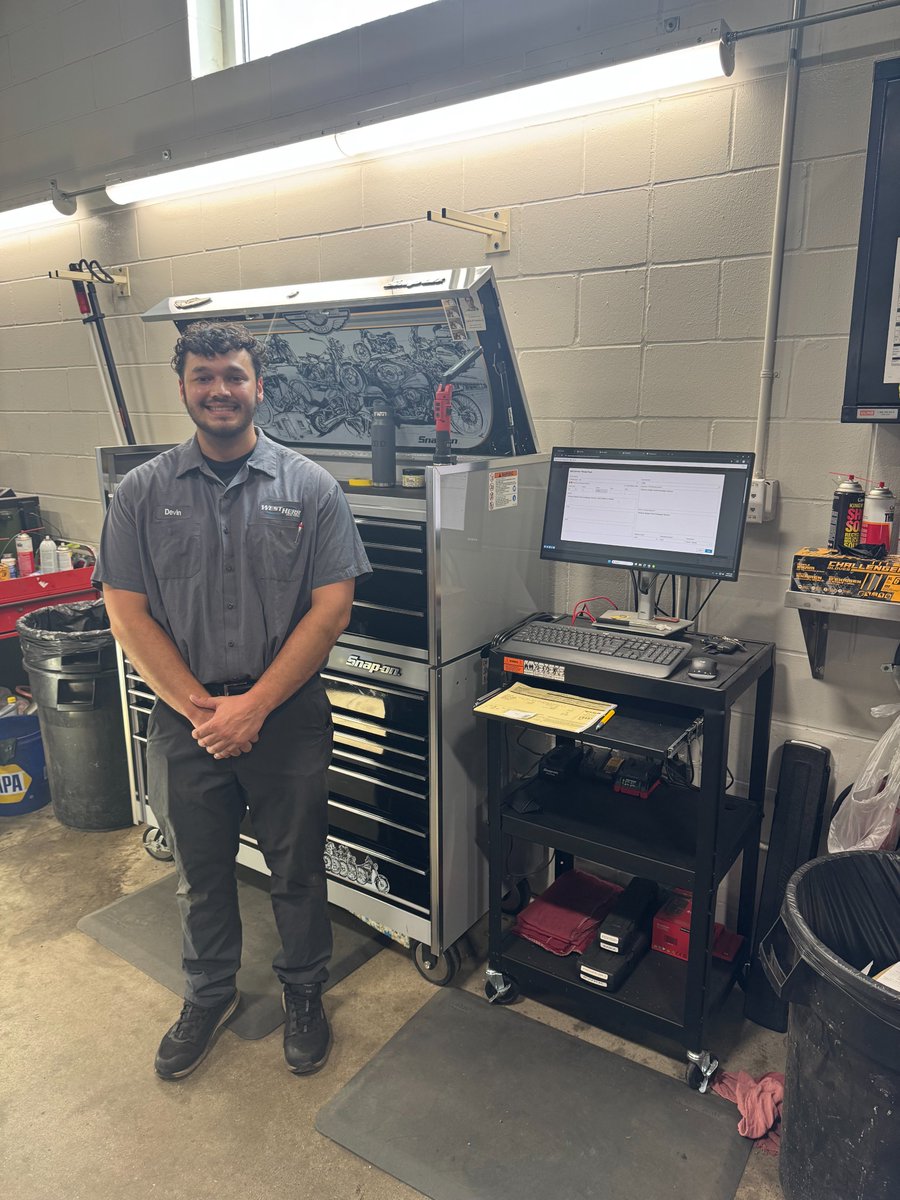 WestHerr's tweet image. For this week's #TechnicianTuesday, we headed over to Audi Buffalo to meet Technician, Devin Debski! 👋🚘🛠️ #TeamWestHerr
Read More!
➡️ bit.ly/TT_DevinDebski