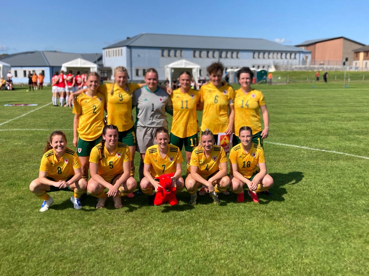 WOMEN’S FOOTBALL

About to kick off (15:30). 

Ynys Môn v Hitra 🇳🇴 

Commentary live on Cymru Sport.
