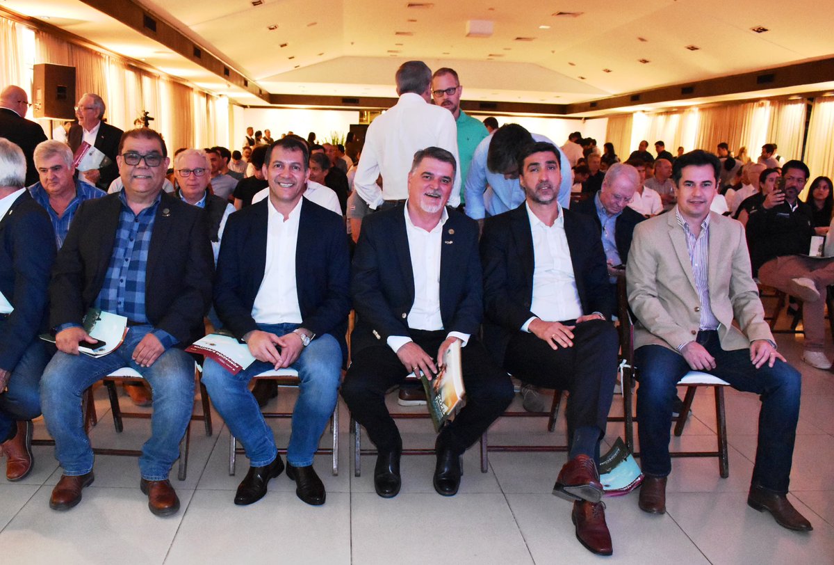 CarlosGimnezGo1's tweet image. Participé en la charla del Consorcio de Ganaderos y Agropecuaria CEA sobre "Carne y Poder: el rol del MERCOSUR en la Geopolítica Alimentaria" en la @expo_py @arp_py 2025.