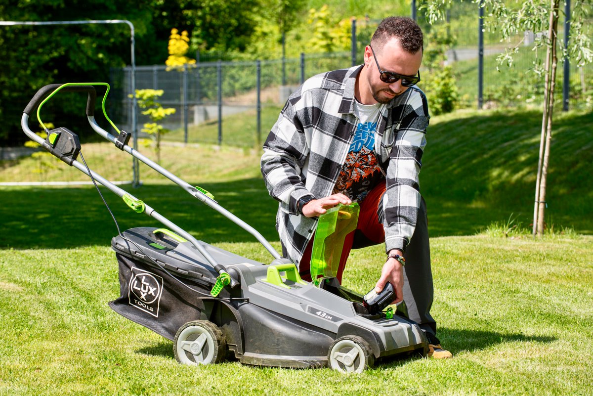 GreenCellPL's tweet photo. 🌿 Trawnik skoszony? To zasługa akumulatora GC.
Zobacz kulisy testów z #GreenPower i przekonaj się, co naprawdę potrafi nasza technologia. #ogród #trawnik #akumulator #wakacje2025 https://t.co/4RTSRYtvVg
