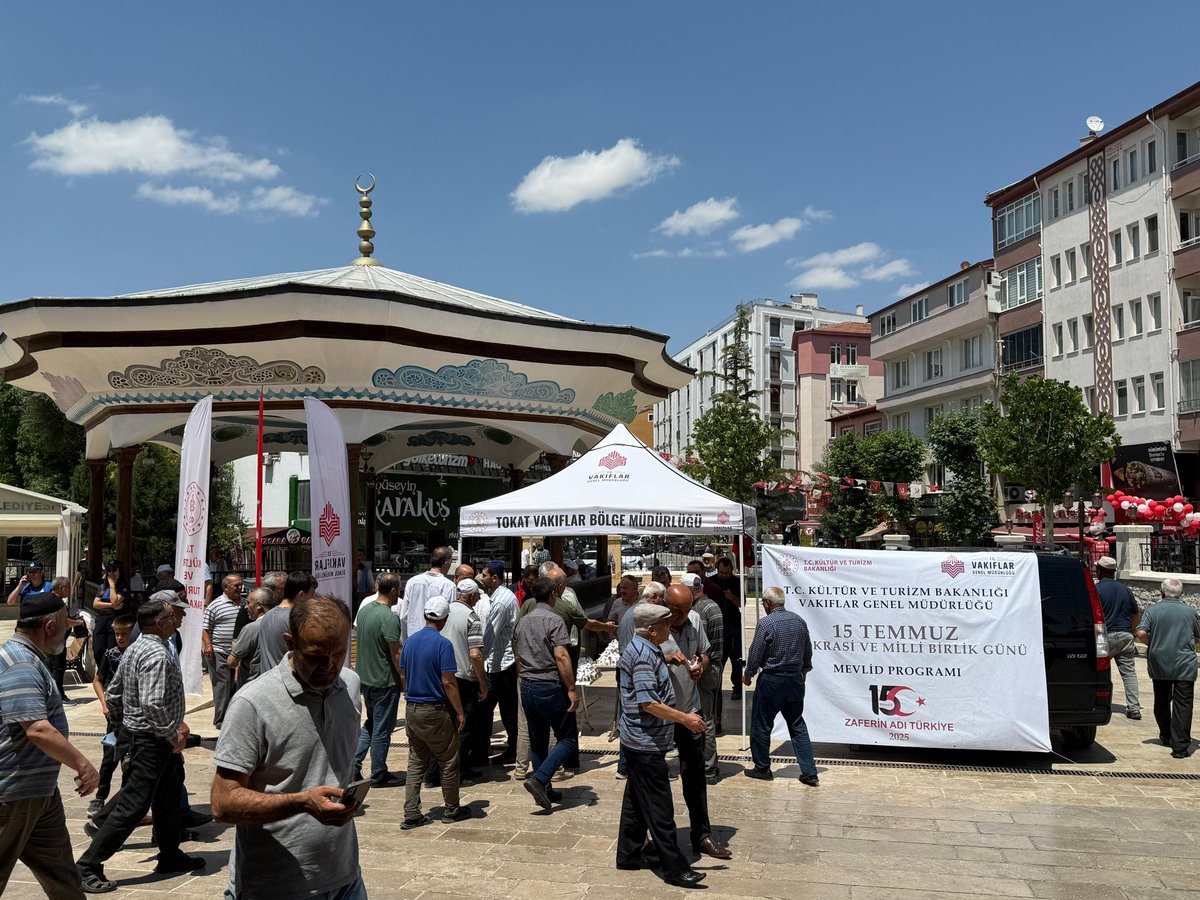 Bölge Müdürlüğümüz tarafından, 15 Temmuz Demokrasi ve Millî Birlik Günü münasebetiyle Çorum Ulu Cami’de mevlid programı düzenlenmiş ve vatandaşlarımıza ikramda bulunulmuştur.

Programa; Çorum Valisi Sayın Ali Çalgan, Çorum Belediye Başkanı Sayın Dr. Halil İbrahim Aşkın ve Çorum