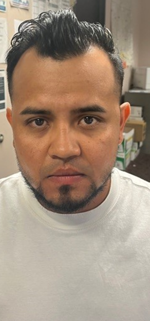 ERONewOrleans's tweet image. 馃毃ICE New Orleans arrested Jerry Nunez-Medina, a citizen of Honduras. His criminal history includes:
馃挜Domestic Battery
馃挜DWI
馃摙Drunk, violent, criminal, and illegal - Bad cocktail. Bad outcome. Bye-bye 馃憢