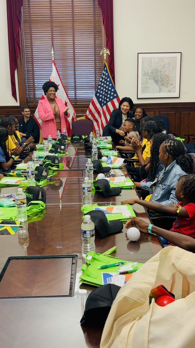 MOCCADC's tweet image. Director Snider & members of Mayor Bowser’s Cabinet welcomed youth athletes from Tapp Track Academy in Jamaica
These incredible stars made their 1st visit to DC & were celebrated for earning: Outstanding International Team Award at the 6th International Youth Track Championship