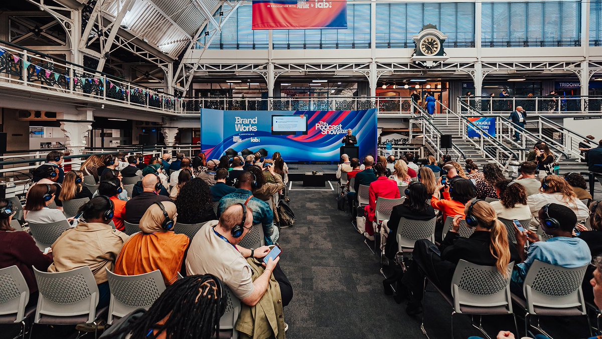 PodcastShowLDN's tweet image. 𝗔𝗹𝗹 𝗮𝗯𝗼𝘂𝘁 𝗕𝗿𝗮𝗻𝗱 𝗪𝗼𝗿𝗸𝘀 📈🤝🔊

Our dedicated content space for brands and advertisers, with @SoundsProfNews and @IABUK.

#PodShowLDN | #Podcasting