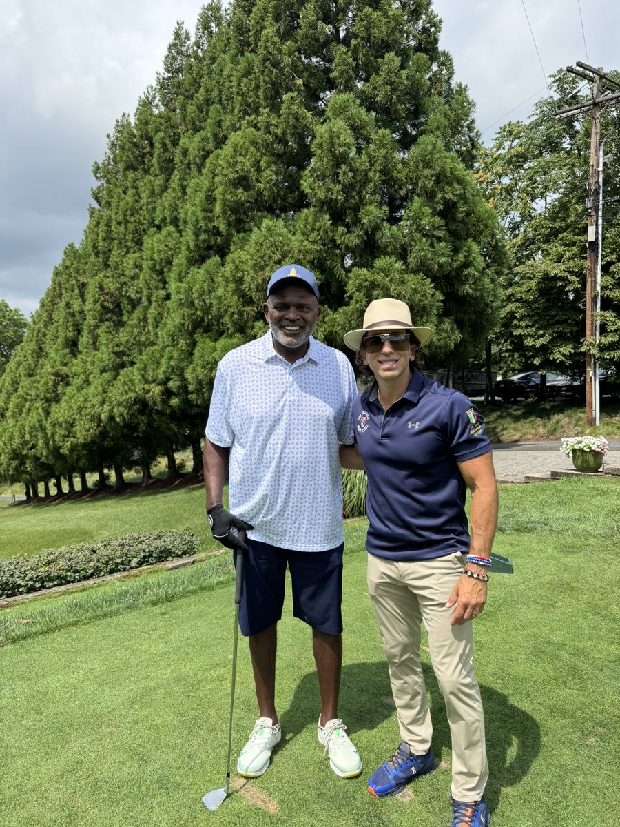 seanstellato's tweet image. Great to chop it up with the GOAT @LT_56 @Giants supporting the #OtisAndersonFoundation #TouchdownStephenBaker @StarksTheDunk @nyknicks