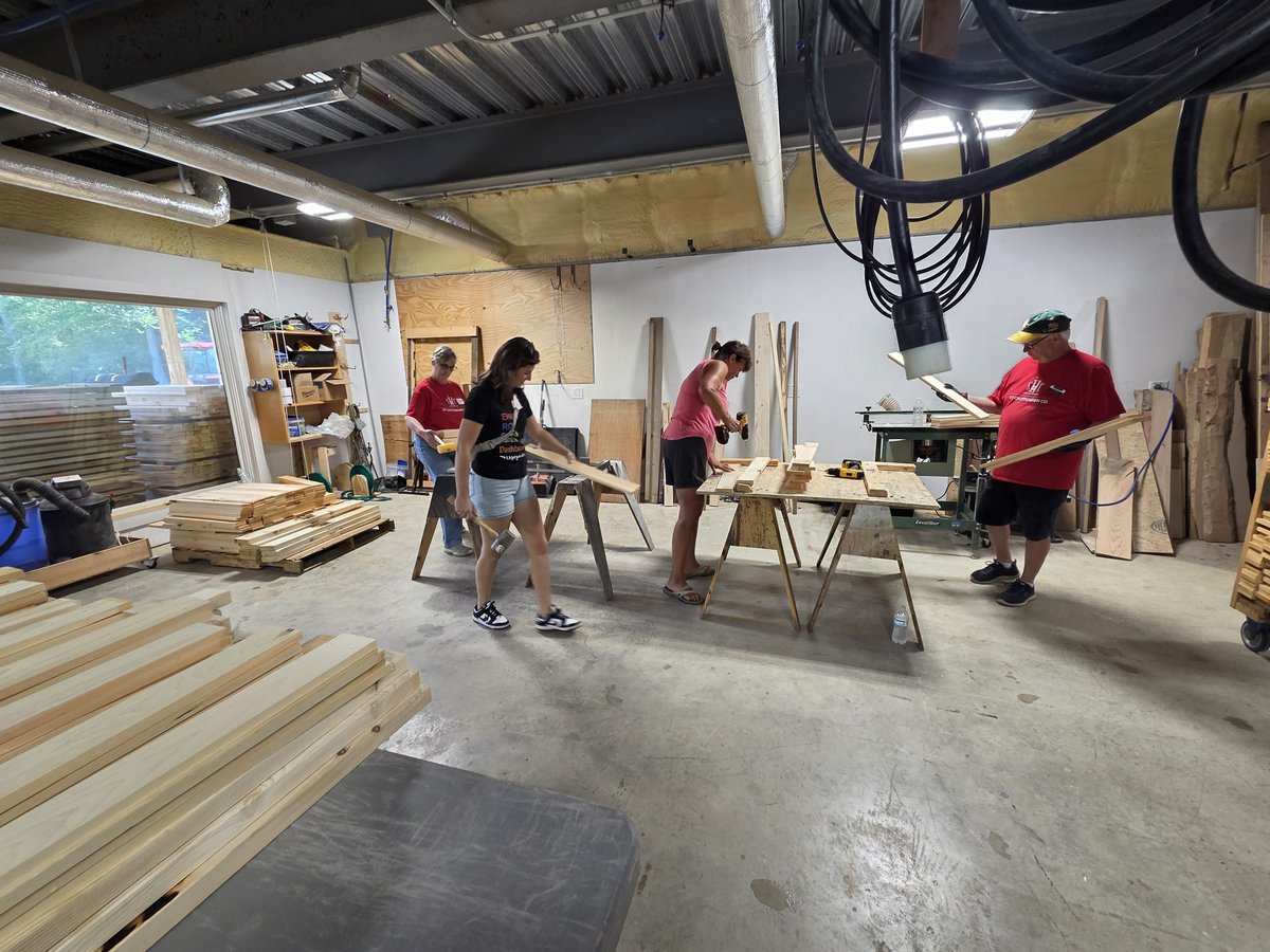 Sleep in Heavenly Peace is a bed-build volunteer group with a chapter here in VT, and they welcomed guests of our Users' Conference for a build yesterday morning. THANK YOU to everyone who showed up to Build Something Awesome for kids in need! 👷🛠️⭐
