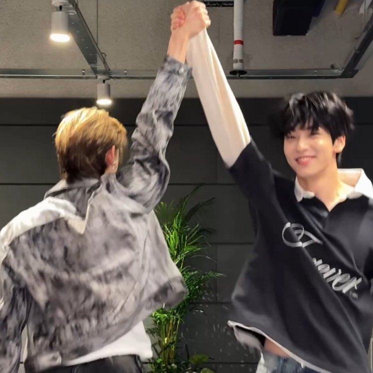 the face of a man who pulled a baddie by wearing a minions shirt