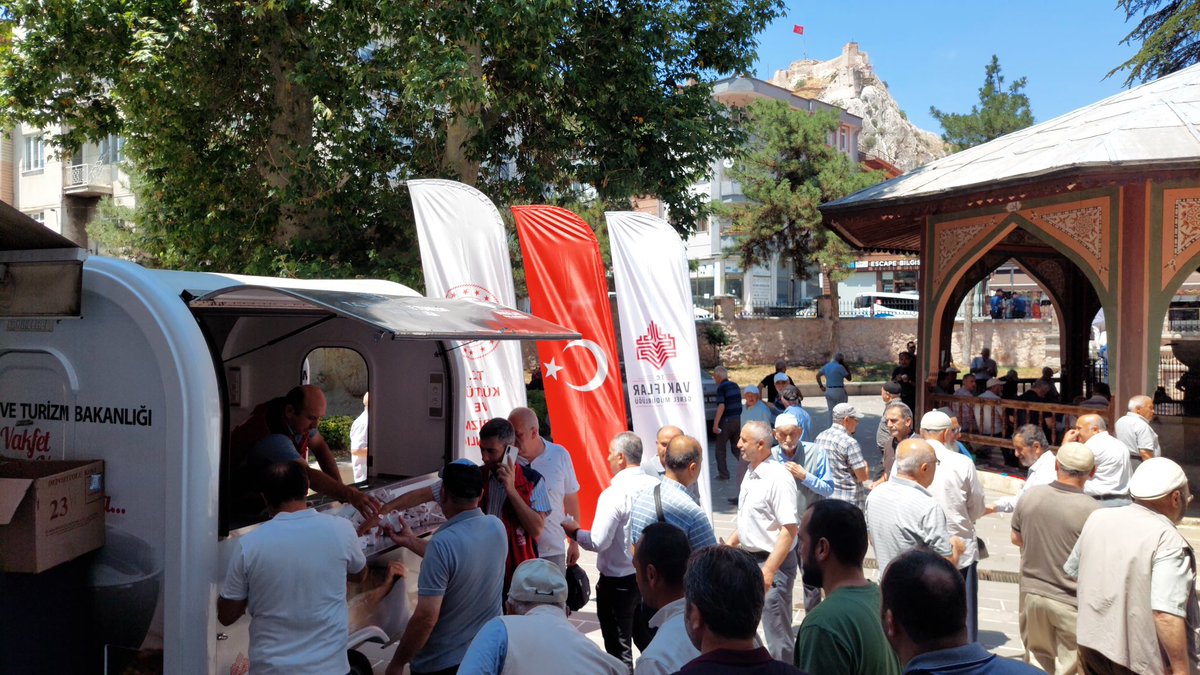 TOKAT VAKIFLAR BÖLGE MÜDÜRLÜĞÜ (@tokatvakiflar) on Twitter photo Bölge Müdürlüğümüz tarafından, 15 Temmuz Demokrasi ve Millî Birlik Günü münasebetiyle Tokat Ali Paşa Cami’de mevlid programı düzenlenmiş ve ikramda bulunulmuştur.
Başta aziz şehitlerimiz olmak üzere, tüm kahramanlarımızı rahmet ve minnetle yâd ediyoruz.
<a href="/VakiflarGM/">VAKIFLAR GENEL MÜDÜRLÜĞÜ</a> <a href="/sinanaksu/">Sinan Aksu</a> Bölge Müdürlüğümüz tarafından, 15 Temmuz Demokrasi ve Millî Birlik Günü münasebetiyle Tokat Ali Paşa Cami’de mevlid programı düzenlenmiş ve ikramda bulunulmuştur.
Başta aziz şehitlerimiz olmak üzere, tüm kahramanlarımızı rahmet ve minnetle yâd ediyoruz.
<a href="/VakiflarGM/">VAKIFLAR GENEL MÜDÜRLÜĞÜ</a> <a href="/sinanaksu/">Sinan Aksu</a>