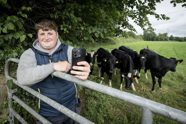 Meet the Limerick farmer ‘who loves the craic’ making millions laugh online 

independent.ie/farming/dairy/…