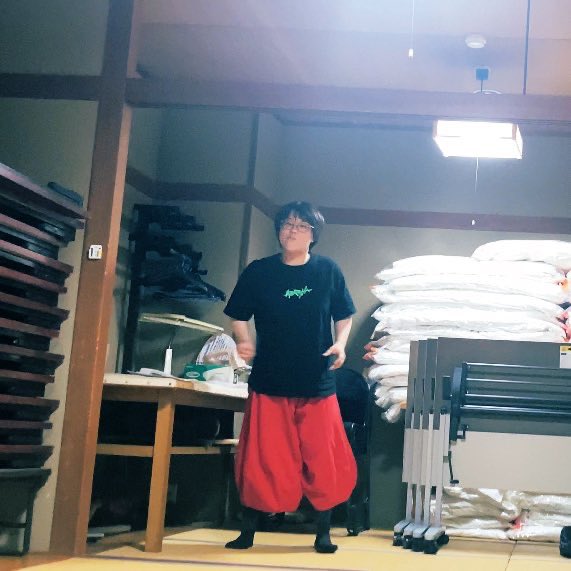 unit_comet's tweet image. #コメットモノローグ 稽古1日目。
鈴江久米の劇団公演が終わりコメットの稽古開始。鈴江が5分間とにかく走り続ける芝居です。流石に本番翌日で満身創痍ながら、全力疾走サキ・スズエ。『青春RTA』の名の通りトップギアで駆け抜けます!
#モノローグ演劇会KOCHI2025
#演劇祭KOCHI2025