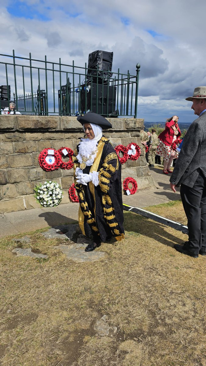MayorChester's tweet image. On behalf of the City of Chester, the Annual Mercian Regiment Pilgrimage took place at Crich Memorial Tower where the Lord Mayor laid a wreath to honour those who made the ultimate sacrifice in service with the Mercian Regiment.
#MercianRegiment #CrichMemorial #ChesterRemembers